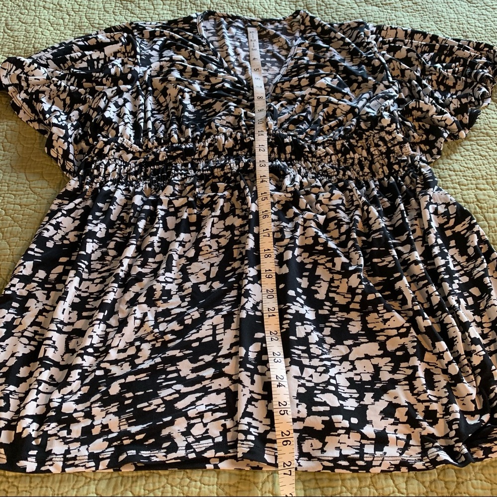 Liz Lange V-Neck Short Sleeve Black and White Maternity Top Size XXL - Picture 7 of 10